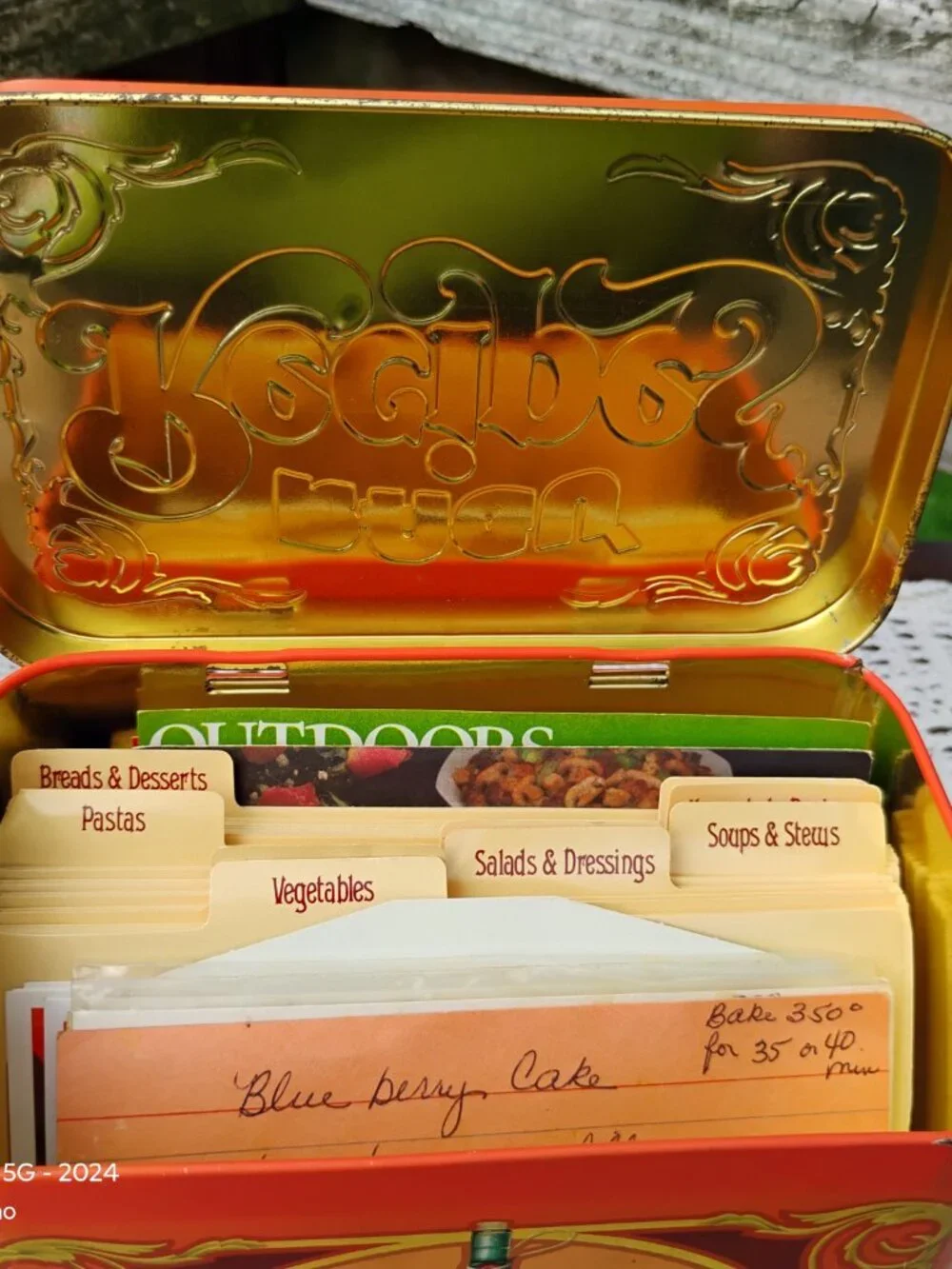 vintage Ragu metal recipe box w recipe contents included 1980s made England